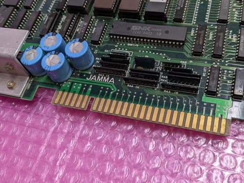 Placa electrónica encima de una bolsa ESD de burbujas de PREMCO