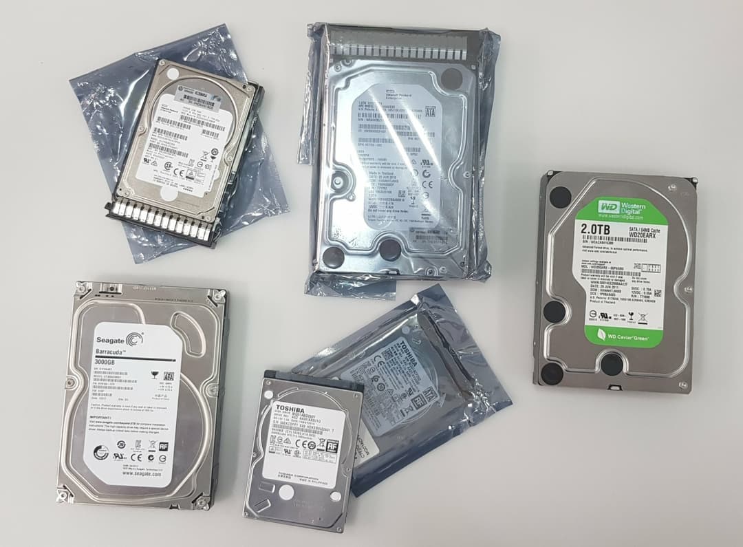 Discos duros almacenados en bolsas ESD protegidos contra el ambiente