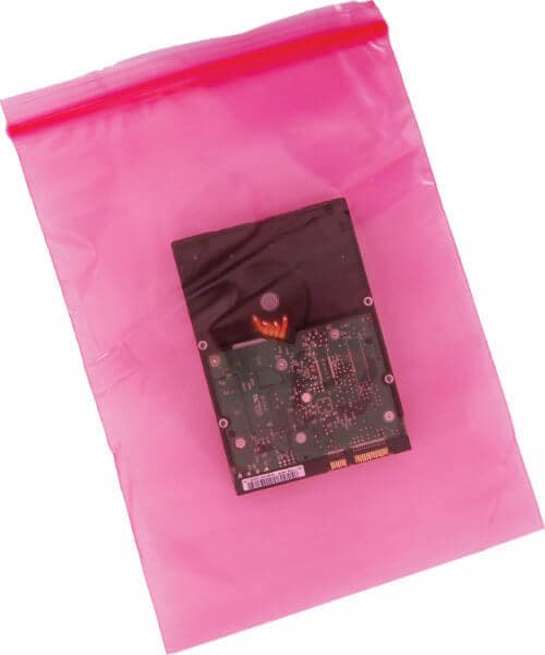 Bolsa ESD de PREMCO protegiendo un componente electrónico rectangular