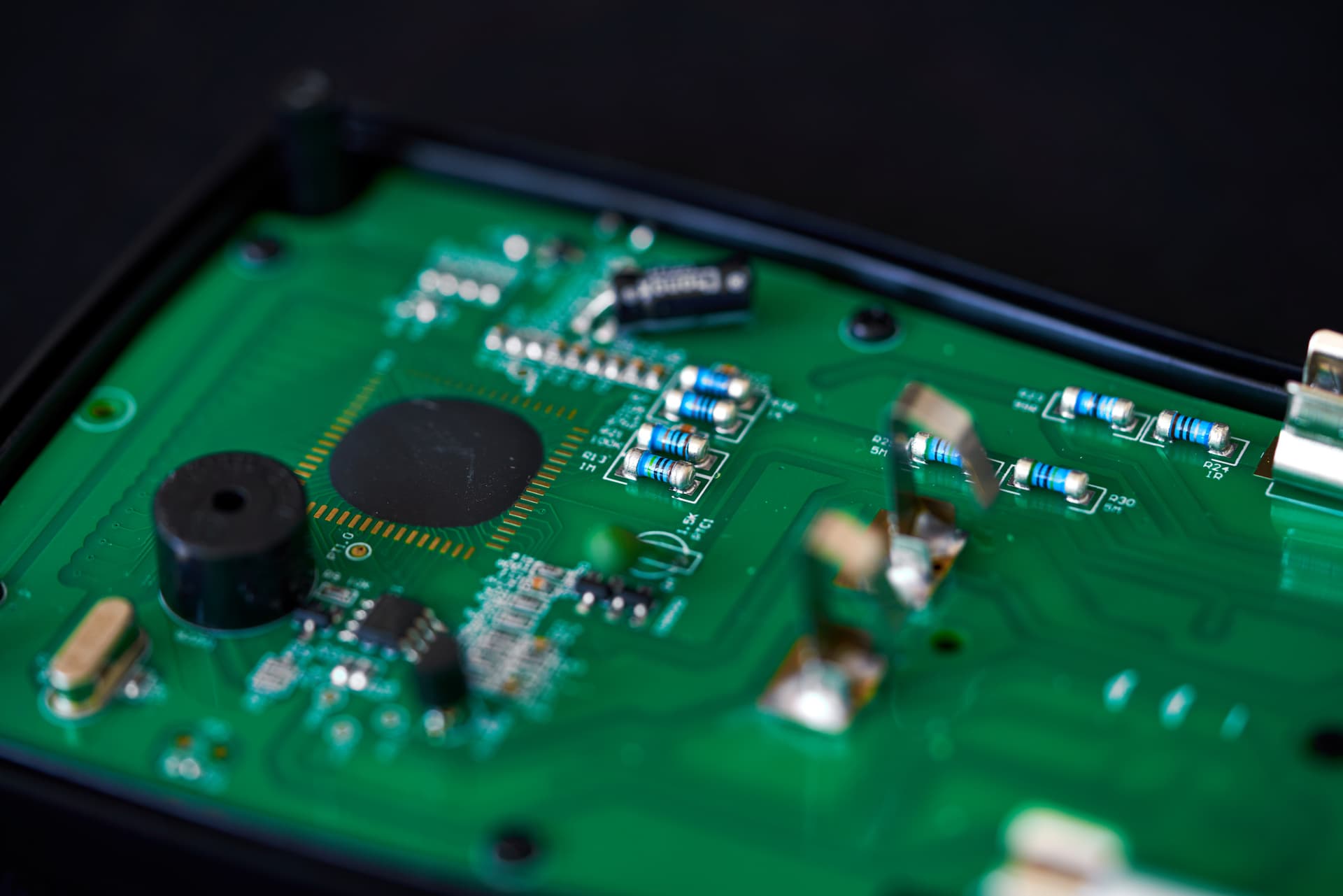 Placa electrónica expuesta a la electrostática