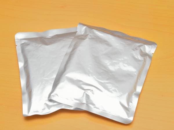 Bolsas metalizadas ESD de PREMCO en un fondo naranja